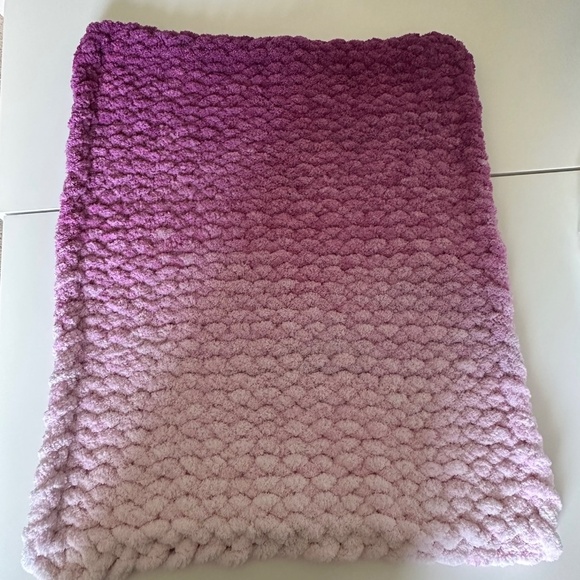 Gradient Ombre Chunky Knit Baby Toddler Pet Blanket - Fluffy and Soft Hand Knit - Picture 6 of 9